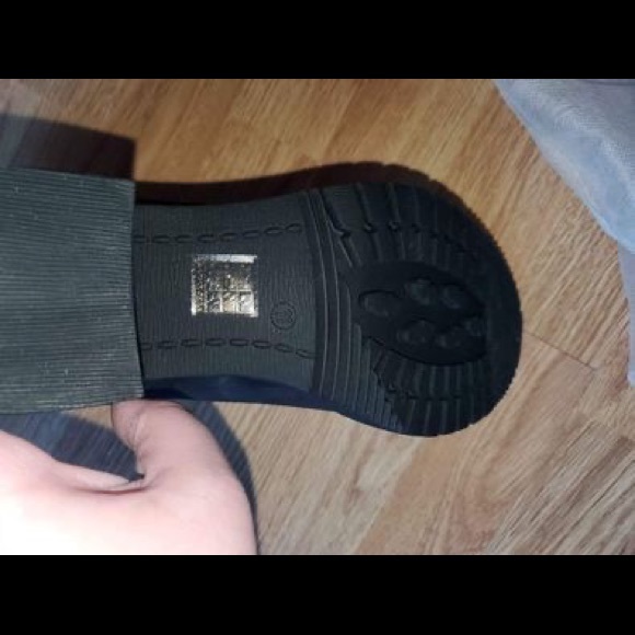 Size 11 boots - Picture 3 of 4